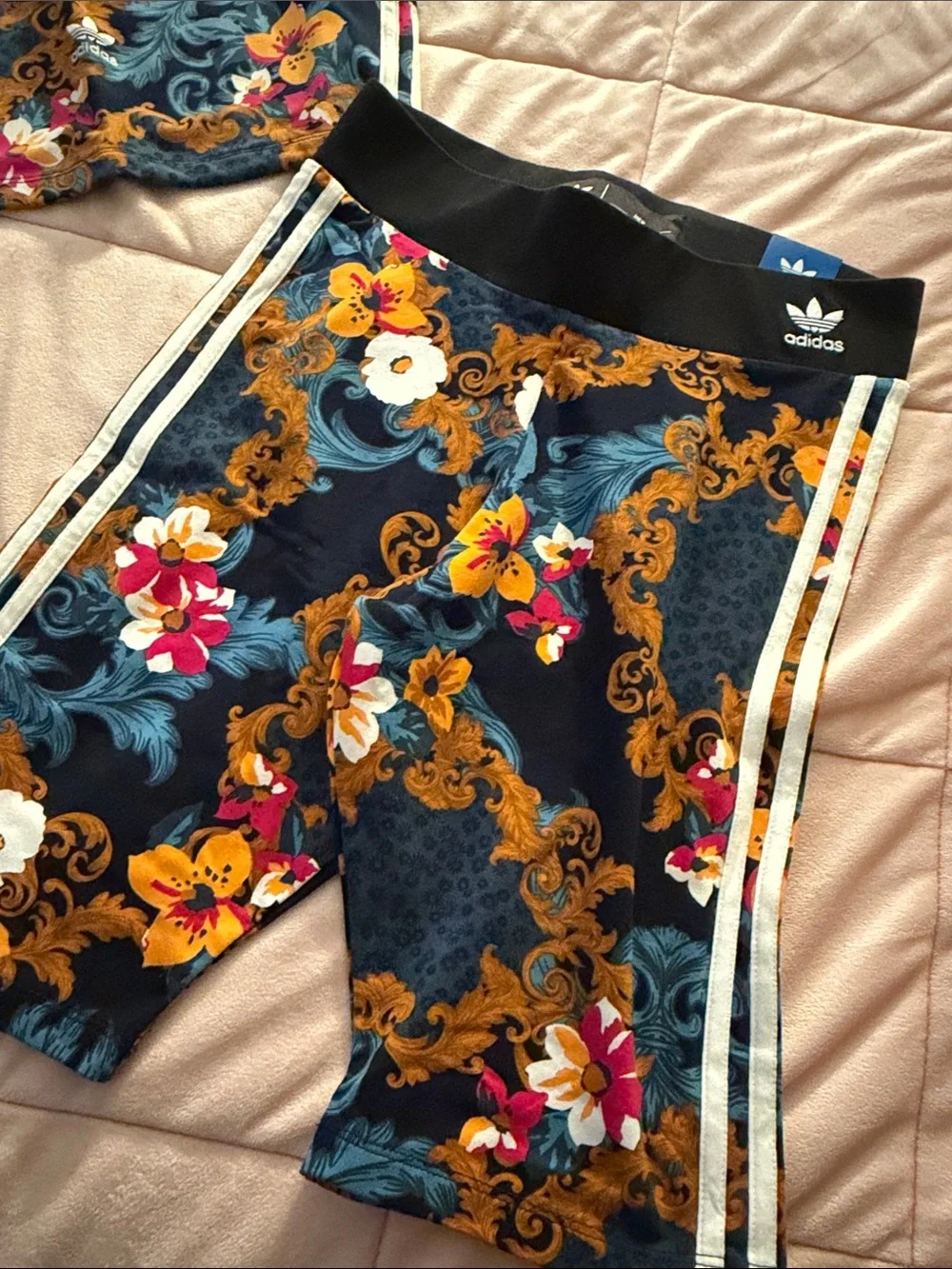 adidas Women Navy Floral & Gold Two-Piece BraL&ShortsM